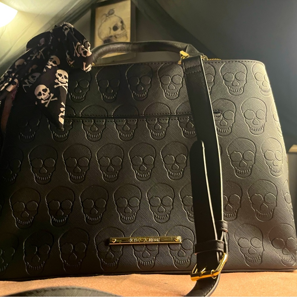 Betsy Johnson skull purse